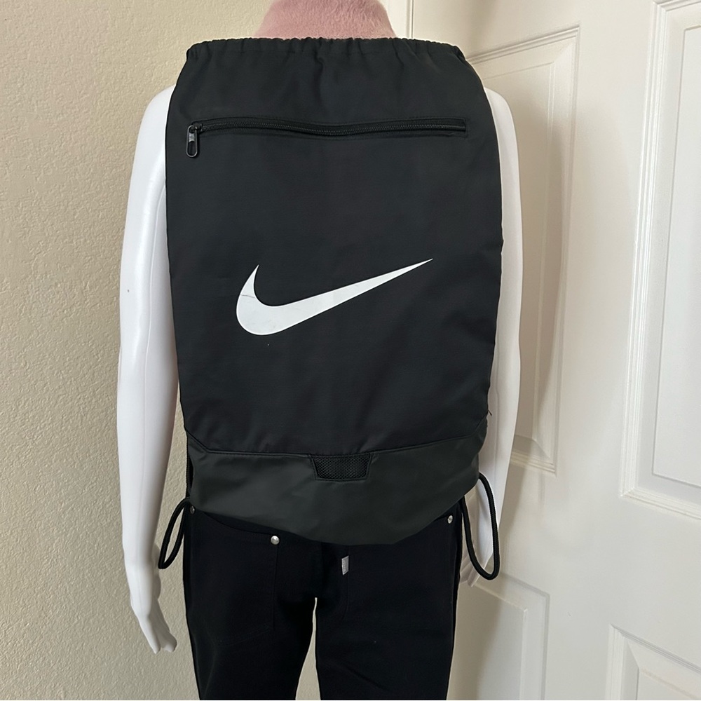 Nike Black White lightweight Training Gym Sack backpack - Picture 1 of 7